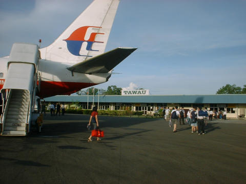 「タワウ空港(D)」